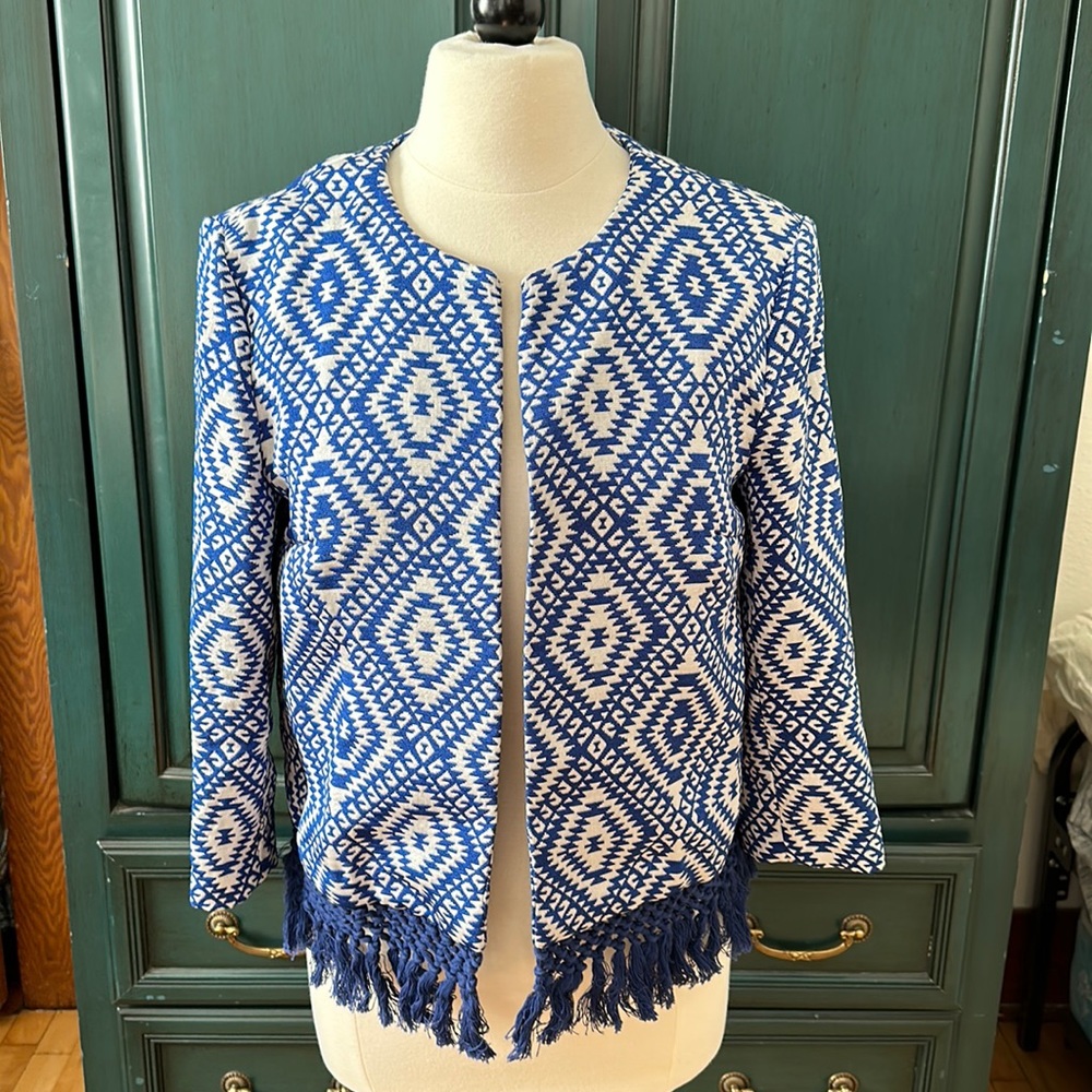 J McLaughlin Blue/white Ikat pattern jacket, Sz M, with Blue fringe